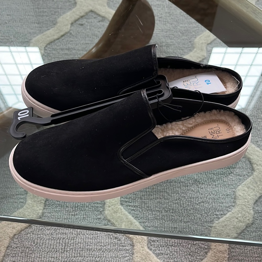 TIME AND TRU SLIDES NWT